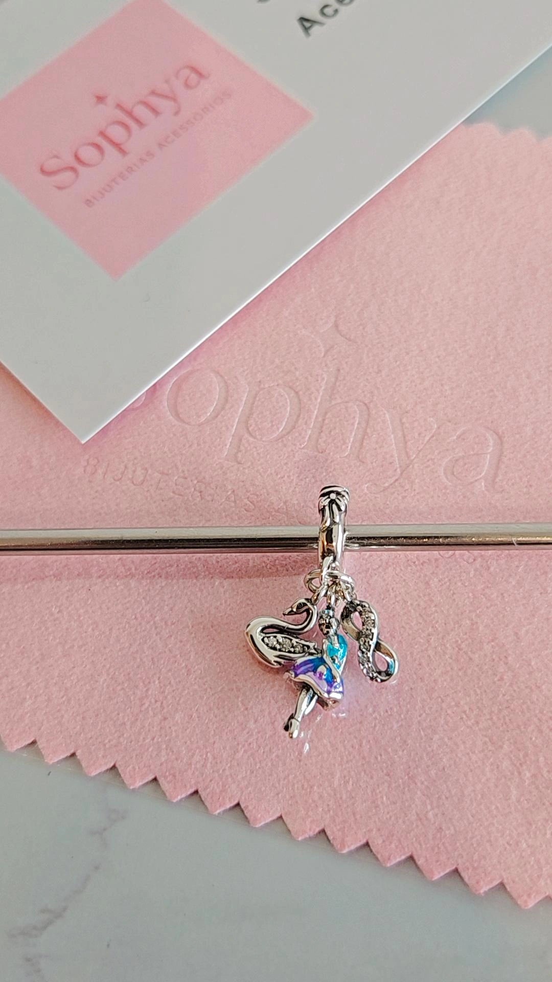 Pingente Cisne Bailarina | Dança Infinita Triplo | Tutu Azul e Roxo | Presente para Recital de Balé