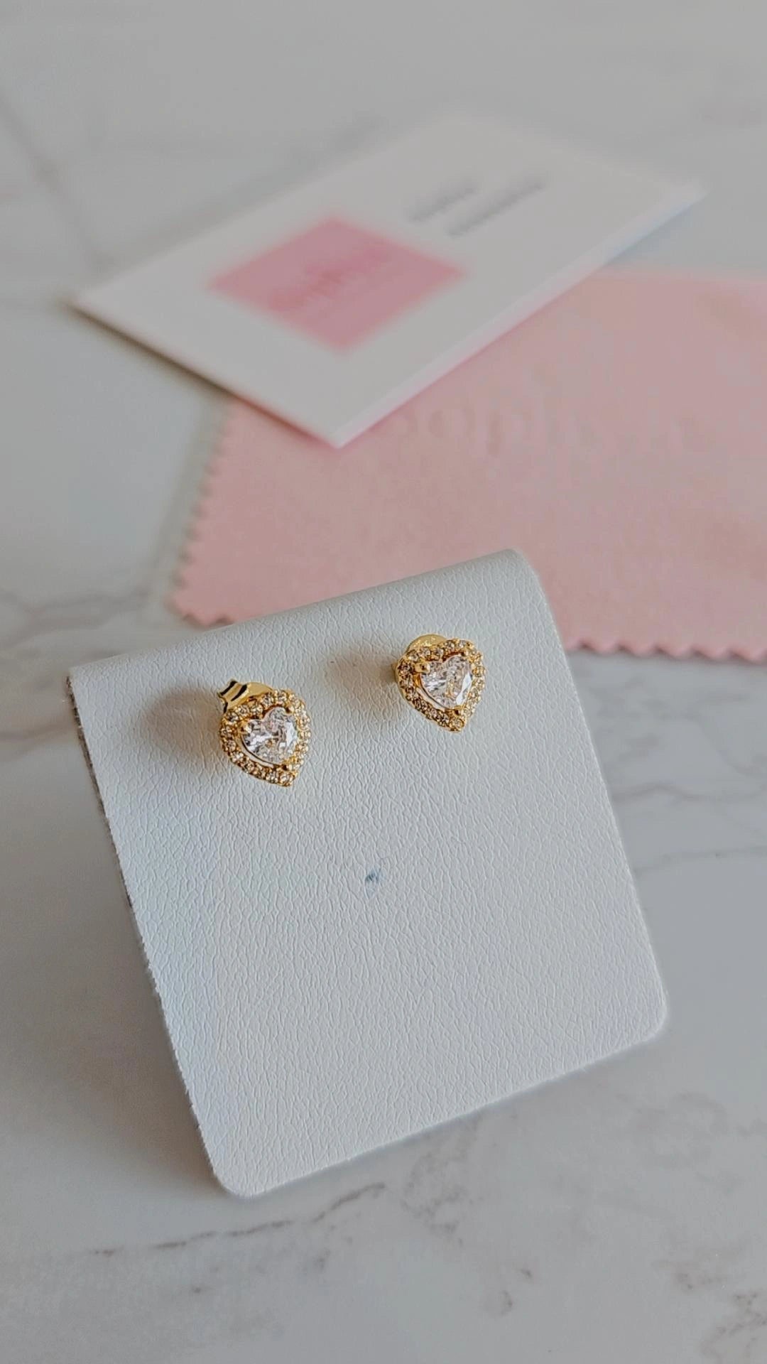 PANDRA BRINCOS DE CORAÇÃO EM TOM DOURADO BRILHANTE