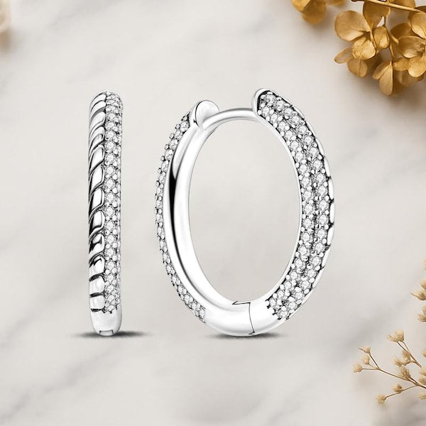 Brincos de argola cravejados com zircônias em prata de lei 925